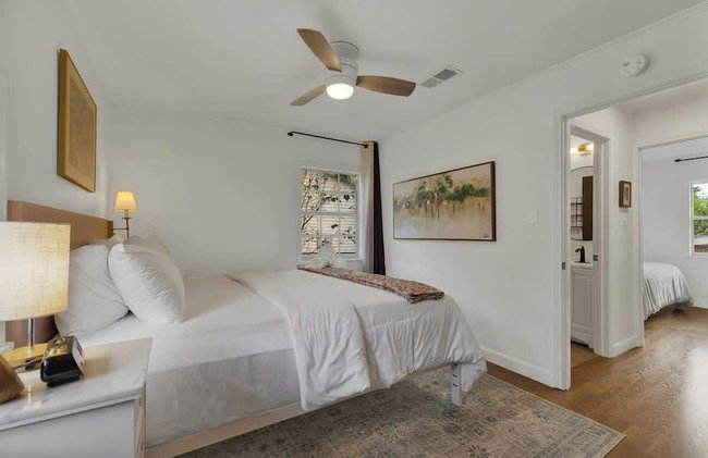 Elegant and Stylish Glenmoor Abode - 5 min to Town - Foto 15