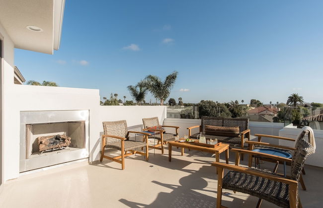 Skyline By Avantstay Modern Beach Retreat w/ Spacious Patio & Rooftop Views - Photo 38