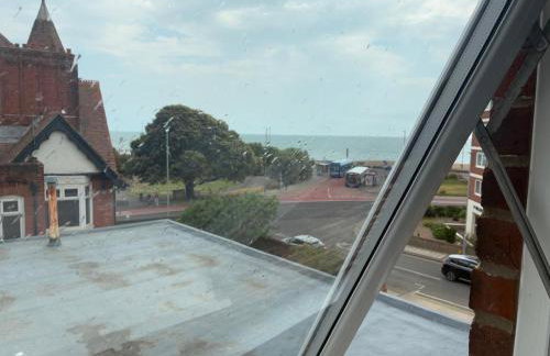 By-the-Beach, Sea view 2 bedroom Loft Studio Apartment & Free Parking - Foto 13