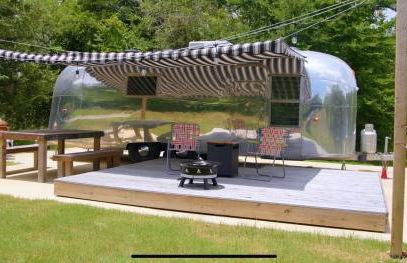 Restored Beautiful Airstream Fully Equipped with Incredible Outdoor Living in Texas - Foto 6