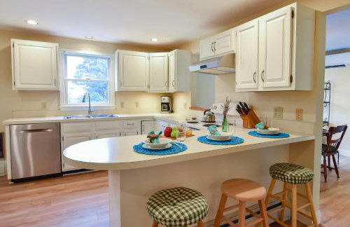 Sunroom Mins to Beaches Views of Marsh - Foto 9