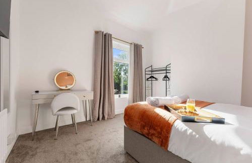 Metrolink Steps Away • Fast City & Airport Links - Foto 10