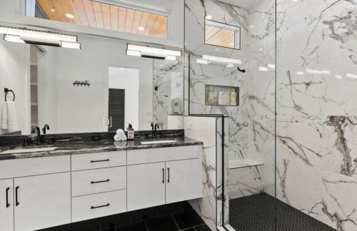 Luxurious 4bd home sleeps 12 minutes to downtown with parking - Foto 17