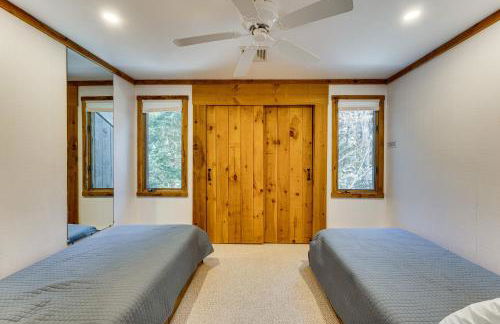 Resort-Style Community! Quechee Chalet with Deck - Foto 28