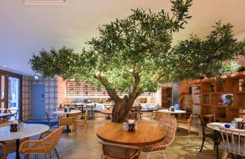 Earthy Elegance Stylish 4BR for Urban Escapes - Foto 54