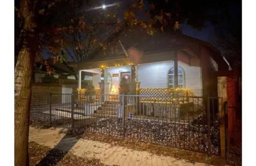 StockYards!-1 block away ! Cowboy Cottage sleeps 9 - Foto 18