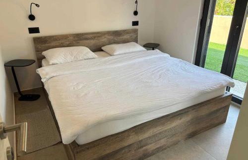 Vila Kumpanija with Pool by Vacay Villas - Foto 18