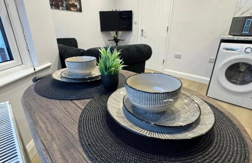 2 Bedroom Home with Free Parking & Fast Wi-Fi - Foto 6