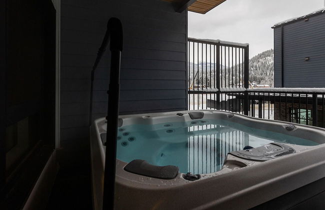 Tally Ho By Revelstoke Vacations - Photo 28