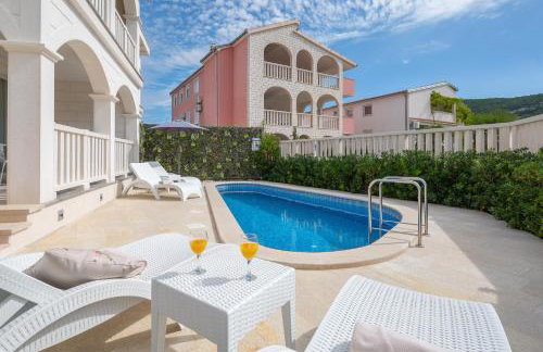 Villa Authentica with Heated Pool - Foto 21