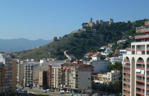 Espectacular terraza y vistas en 1a línea de playa - Foto 15