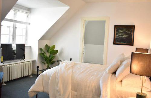 Historic Manor Overlooking Park - Foto 24