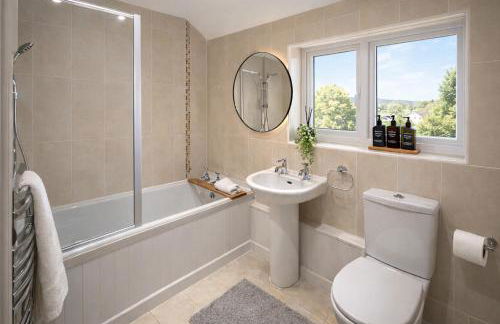 Sleeps 8 Four Bed Contractor Group House Corby Parking - Photo 2