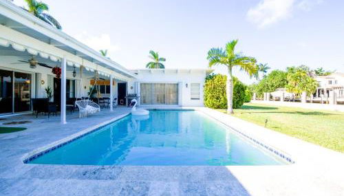 3BD Tropical Luxe Stay with Pool, Gameroom and Grill - Foto 5