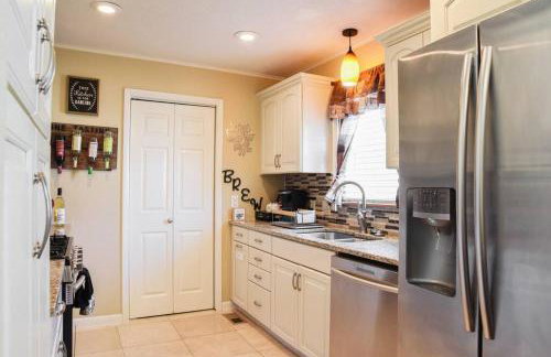 2 Bdrm Home with 3 beds mins from Casino - Photo 1