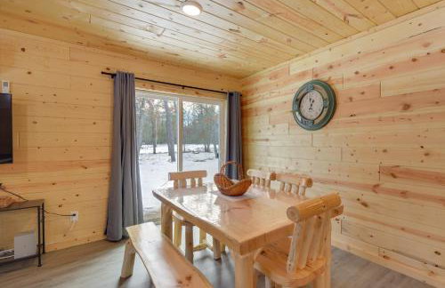 Fish, Swim, Play Voyagers Family Cabin with Yard - Foto 7