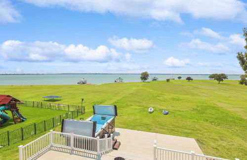 The Best of Lakeside Living - Luxury at its Finest - Photo 1