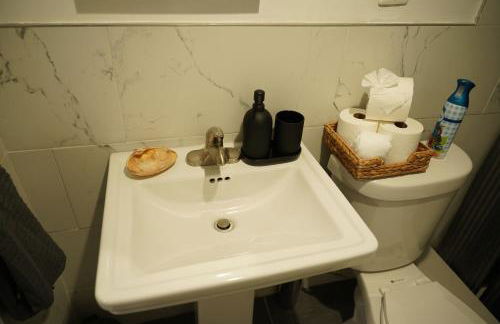 Cozy 2 Bedroom In A Lovely Forest Hills Neighborhood - Foto 22