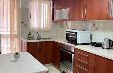 Mamour Apartments, Near Tram & 8' to Beach, Queen Bed Comfort - Foto 12