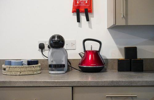 Beautiful Apartment in Central MK with Balcony, Free Parking & Smart TV with Netflix by Yoko Property - Foto 12