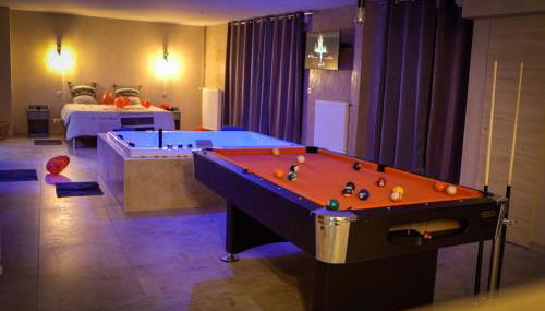 LE LOFT A BULLES (85m2 Jacuzzi Hammam Billiard Bar Douche Sauna) - Foto 2