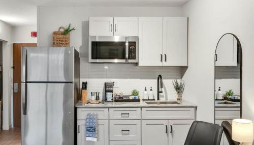 Modern Midtown Studio and Private Balcony - Foto 3, stove