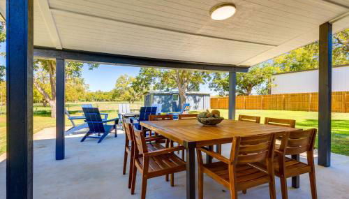 BBQ Ready and Fire Pit Chic Johnson City Home - Foto 1