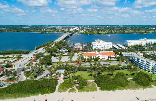 M Lake Worth Beach - Modern Villas Near West Palm Beach, Chic Retro Vibes, King Bed, Cozy Backyard, BBQ, Workspace, High-Speed Internet, Free Parking, 5 Minutes to Downtown & Beach - Foto 29