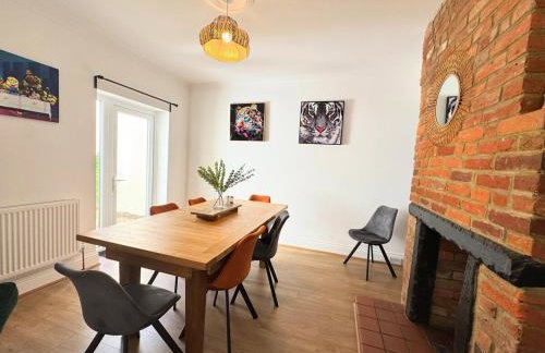 New Spacious 4 Bedrooms 5 Beds House Sleeps 8! - Foto 18