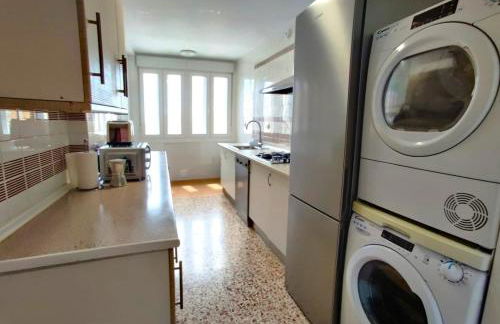 Piso cerca Playa con 2 duchas y 5 Aires Acondicionados - Foto 5