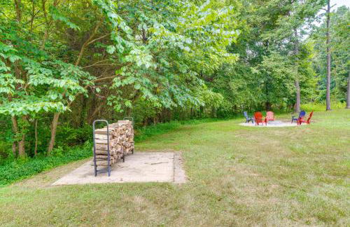 Modern Eckerty Home with Deck on Patoka Lake! - Foto 28