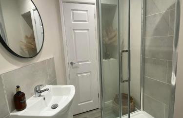 The Retreats 2 Kenfig Hill Pet Friendly 2 Bedroom Flat with King Size bed twin beds and sofa bed sleeps up to 5 people - Foto 16