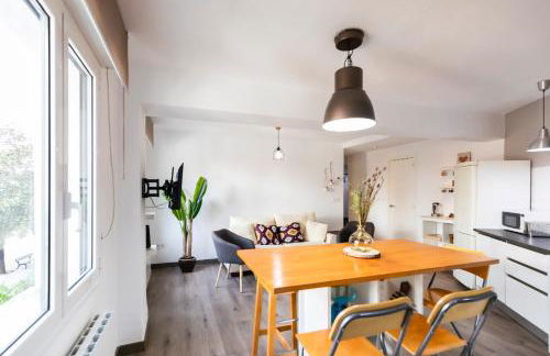 AkomodaT en apartamento luminoso junto al paseo de la ría - Foto 14