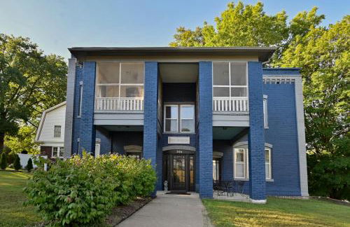 Dual patios, Free Laundry Service, College steps - Foto 19