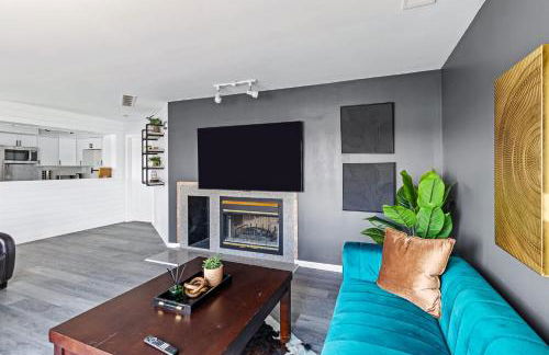 New Renovated 5BD Home with Hot Tub Sauna & Game Rm - Foto 28