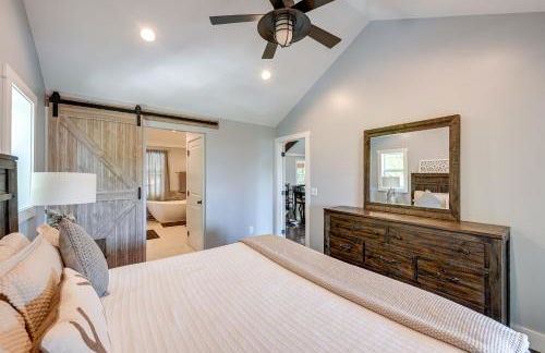 Beautiful Franklin Home with Bunkhouse and Hot Tub! - Foto 14