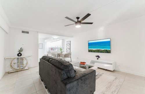 Luxury Waterfront Boca with Pool, Hot Tub and Boat Views - Photo 1