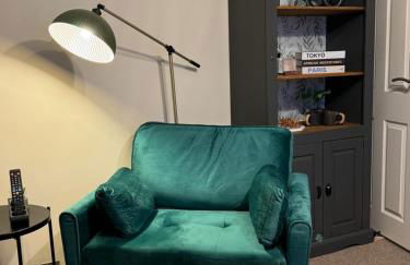 Cherry Blossom Apartment - 3 bed, parking, garden - Photo 27