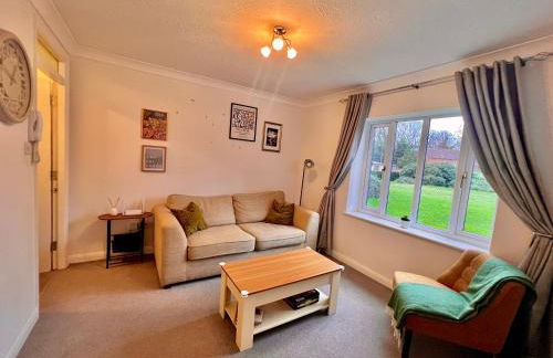 Stylish 1 Bedroom Apartment with Free Parking and Links to London & Essex - Foto 4