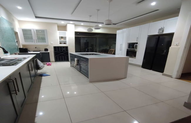 A Mother a Sons and Daughter Approach Towards Modern Living - Foto 17