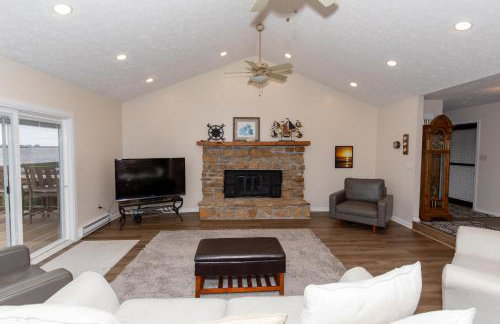 4 Bedroom Lakefront Home with Private Beach on Cedar Point Chaussee - Photo 35