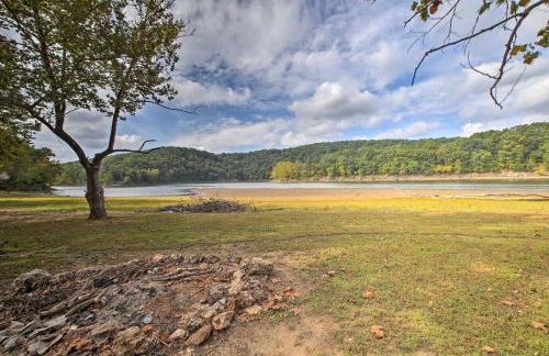 Waterfront Home with Fire Pit on Table Rock Lake - Foto 29