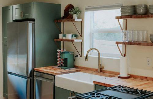 The Charlotte House With Soaking Tub, Arcade Game, Firepit - Foto 12