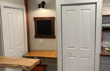 Refined Studio New Construction 1 Mile From Town - Foto 8