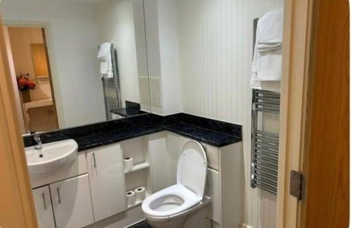 Central 1-Bed Apt for 4 Near Transport & Shops - Foto 23
