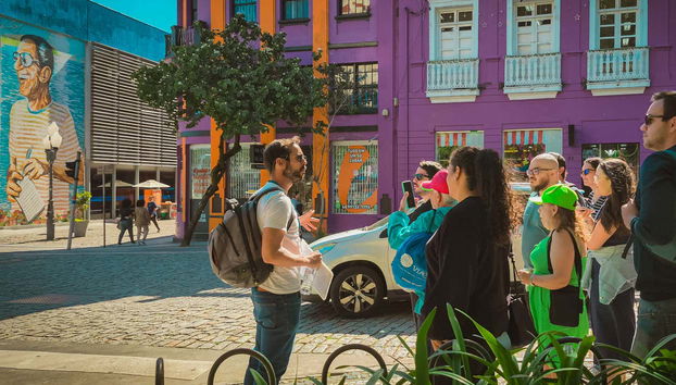 Contemplando os murais de Florianópolis