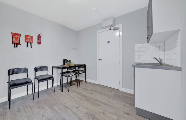 Serviced Ensuite Room In West Drayton London UB7 - Photo 12