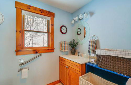 All-Season Lake House Between Okemo and Killington! - Foto 9