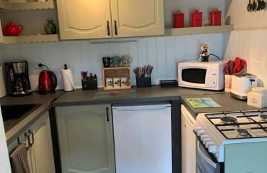 Countryside Retreat in Brittany 2 Bedrooms Sleeps 4 Pet Friendly Heated Swimming Pool Free Wifi - Foto 15