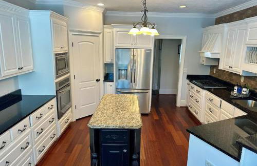 Luxury Masters Rental 5BR 4 Acre Estate Fire Pit Gym 2 Verandas - Foto 33